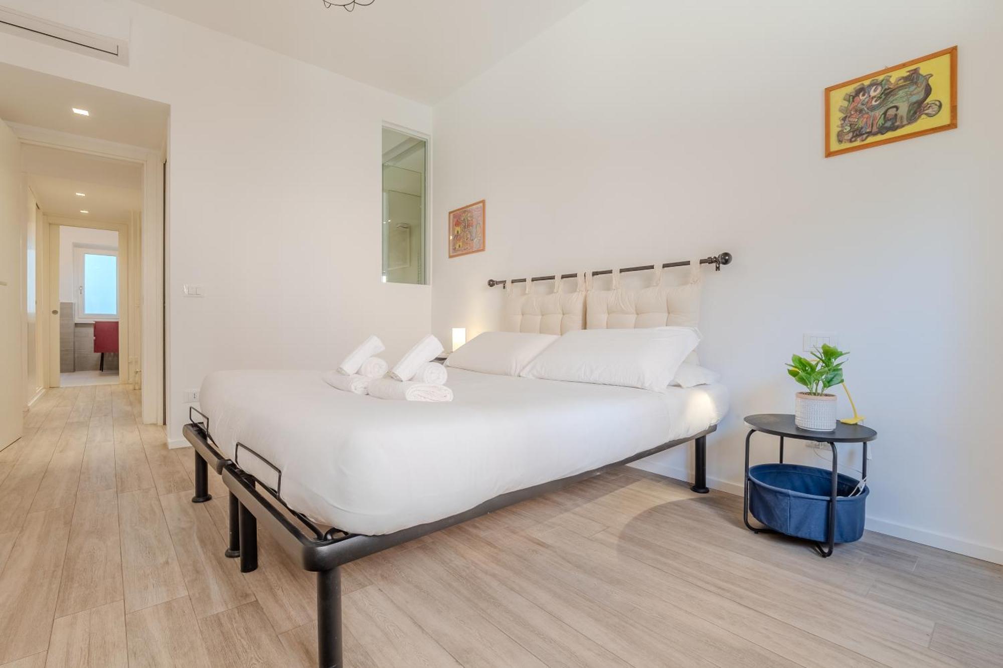 Journalist Sistine Chapel Apartment Rom